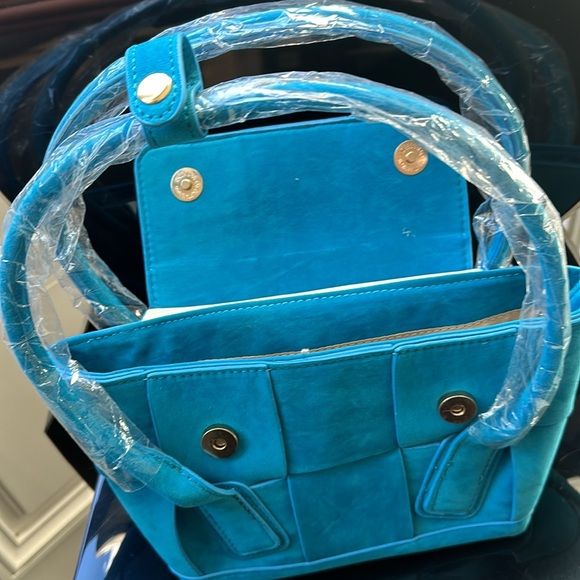 Just gorgeous 9X6 inches hand bag . - Picture 5 of 7